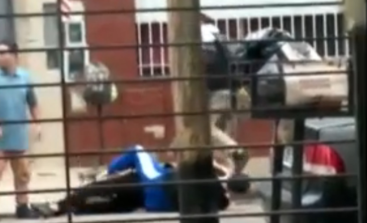 Vecinos reducen a un motochorro en la calle en San Justo