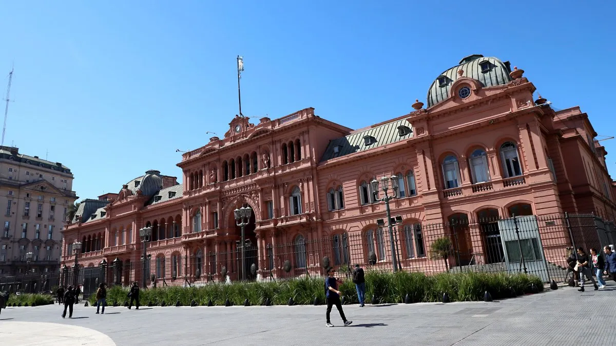 Karina Milei en una reunión política con funcionarios