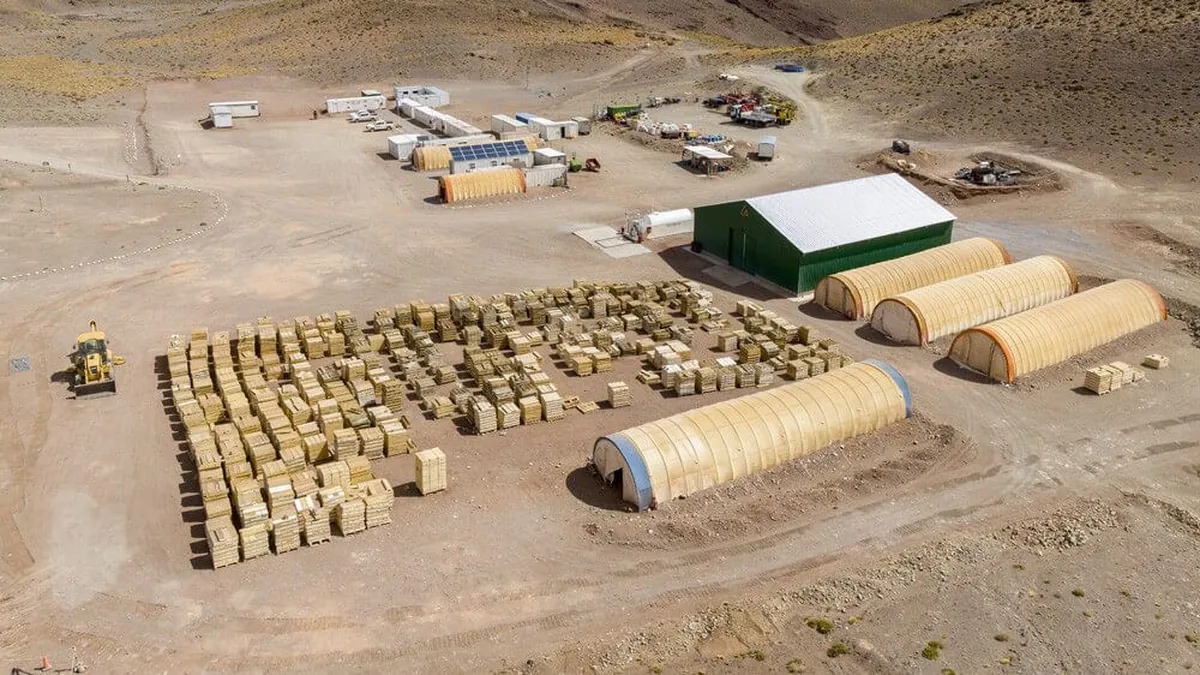 Vista aérea de un proyecto minero en la puna argentina