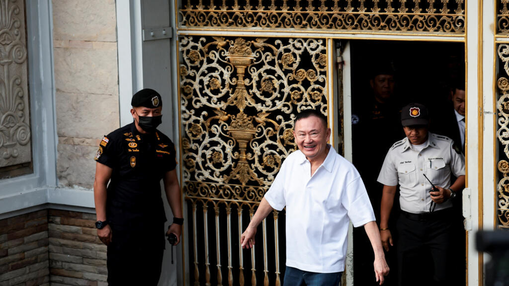 Thaksin Shinawatra sale de prisión en Tailandia