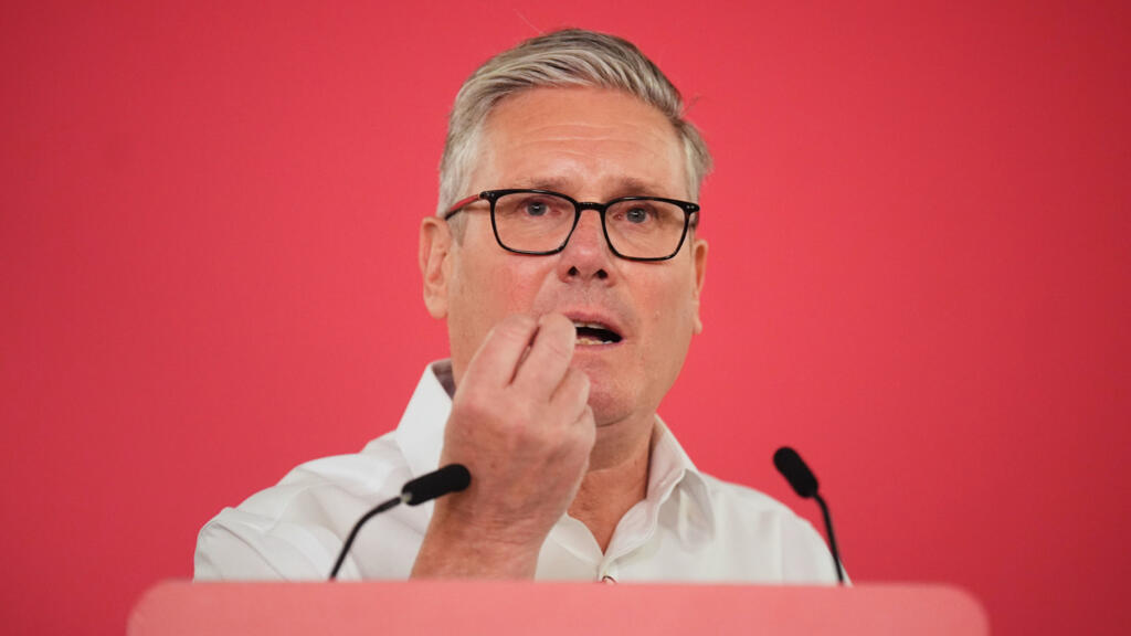 Keir Starmer en conferencia de prensa tras derrota electoral