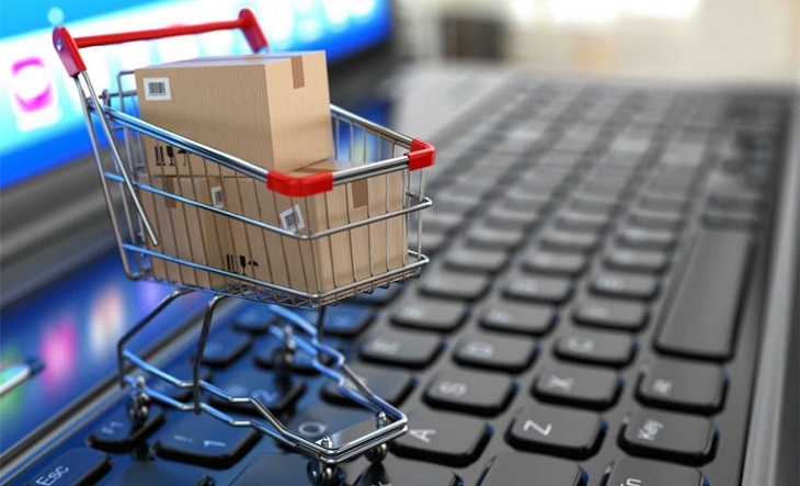 Personas comprando en línea con descuentos del Hot Sale