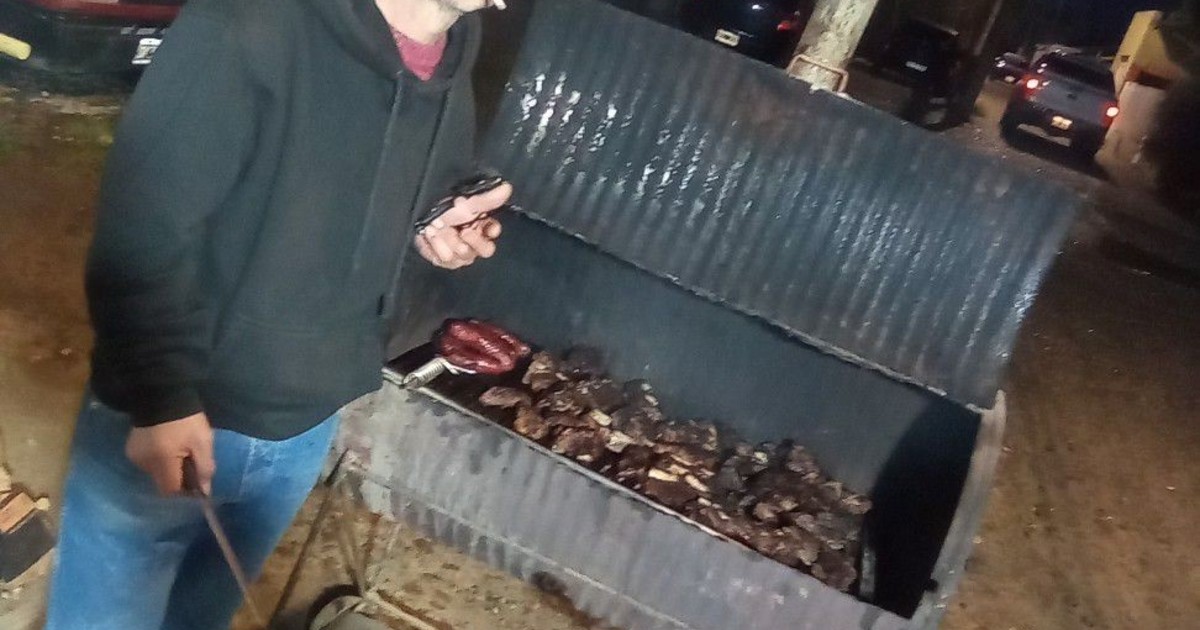 Policía científica trabaja en la escena del crimen en Río Gallegos