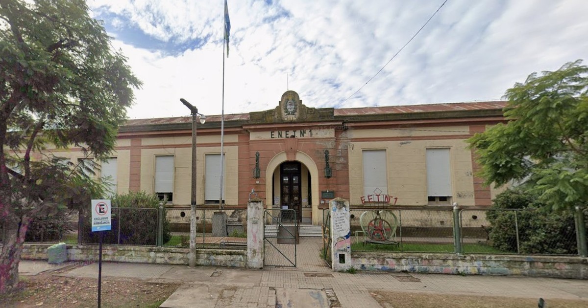 Fachada de la Escuela Técnica N°1 de Bragado