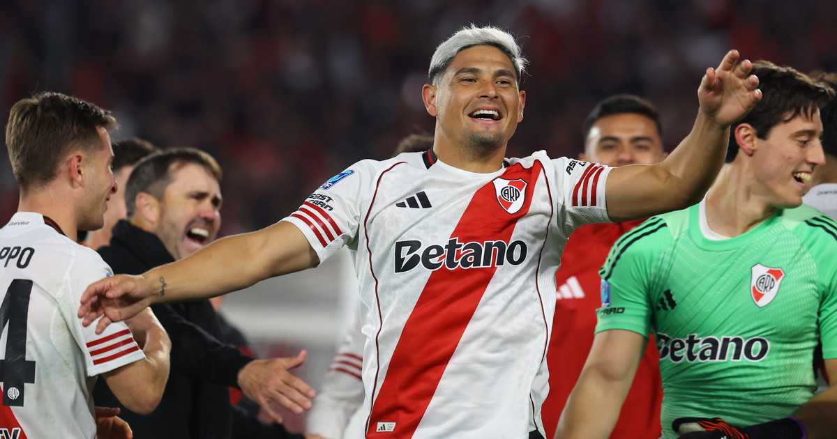 Jugadores de River Plate celebrando un gol en el Monumental