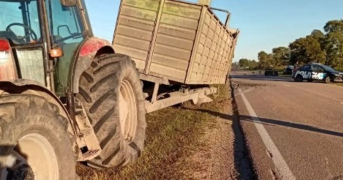 Camioneta destruida tras choque con tractor en ruta de Santa Fe