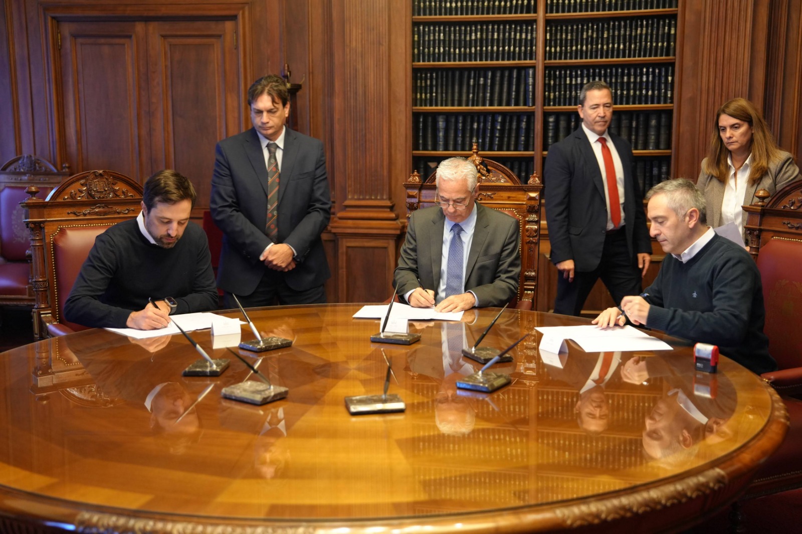 Firma de convenio entre autoridades judiciales y provinciales
