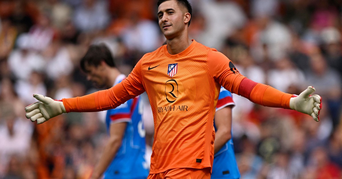 Juan Musso atajando con la camiseta del Atlético de Madrid