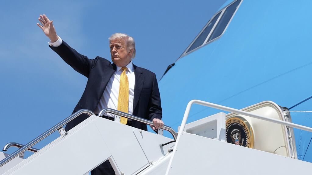 Trump y Xi Jinping estrechándose la mano en una reunión previa
