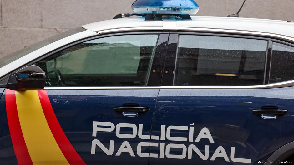 Agentes de la Policía Nacional española durante un operativo