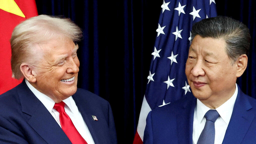 Xi Jinping y Donald Trump estrechándose la mano en una cumbre bilateral