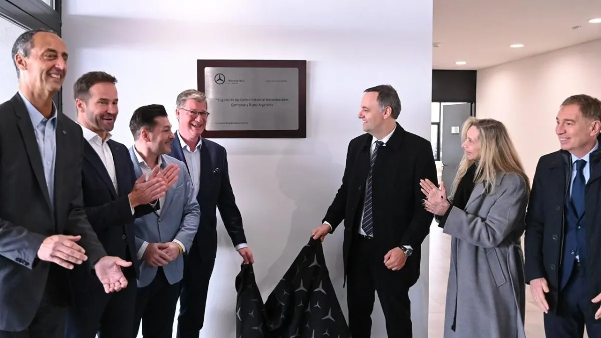 Manuel Adorni en una reunión de gabinete