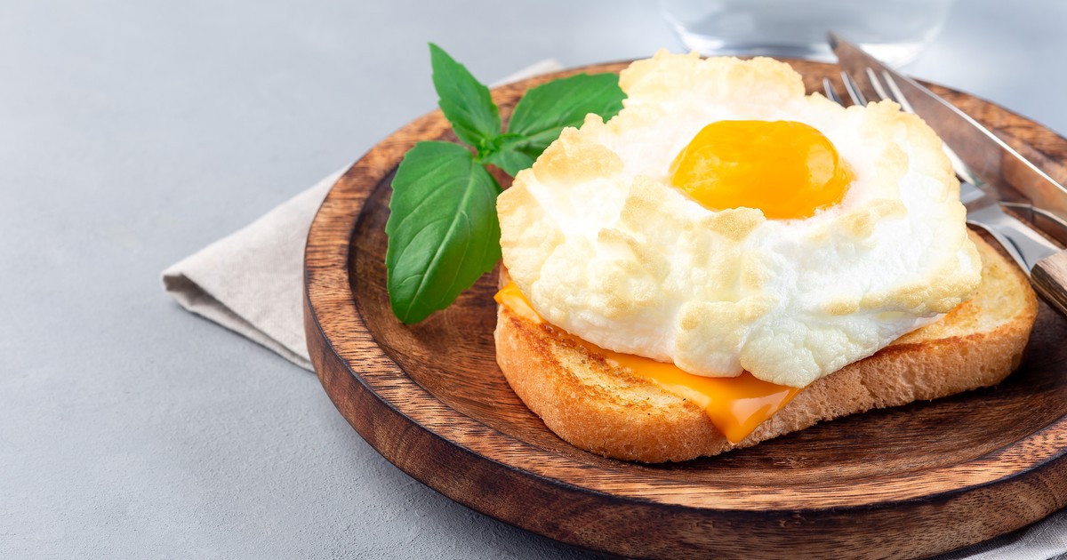 Huevos en una granja avícola argentina