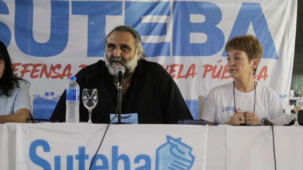 Votantes en una escuela durante las elecciones de SUTEBA