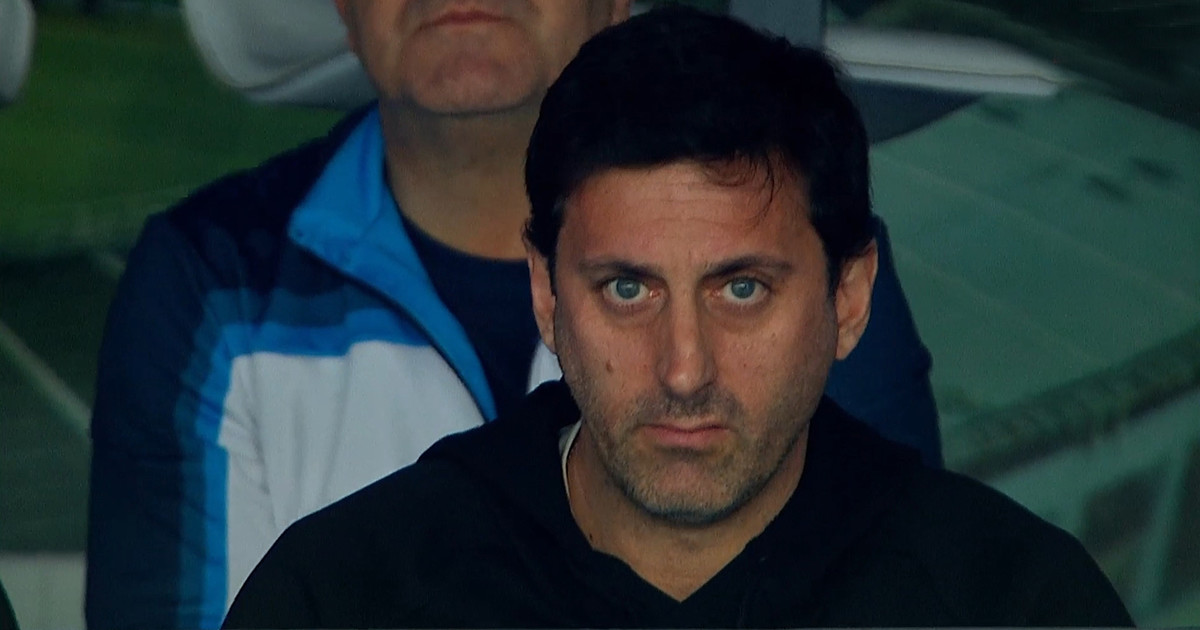 Diego Milito, presidente de Racing Club, durante una conferencia de prensa