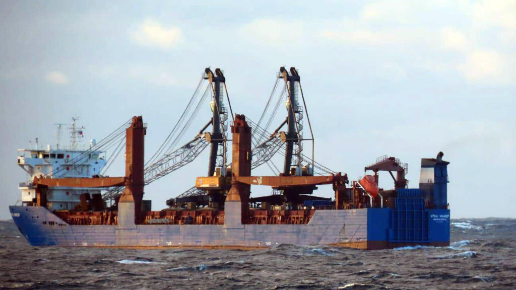Carguero ruso Ursa Major en el mar