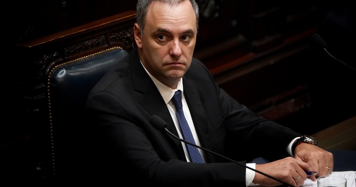Manuel Adorni, vocero presidencial, en una conferencia de prensa