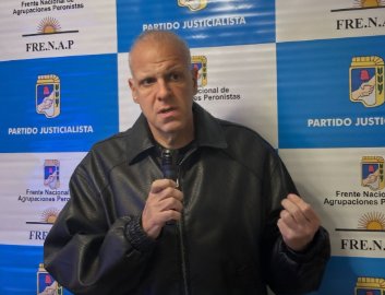 Marcelo Puella habla en un plenario peronista