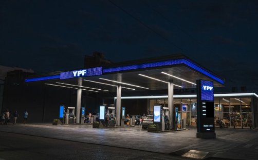 Surtidor de YPF con precios de nafta y gasoil visibles