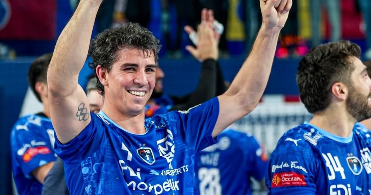 Diego Simonet con la camiseta de Montpellier celebrando un gol