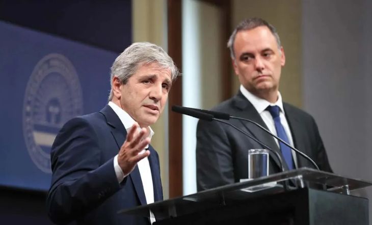 Presidente Javier Milei hablando en una conferencia de prensa