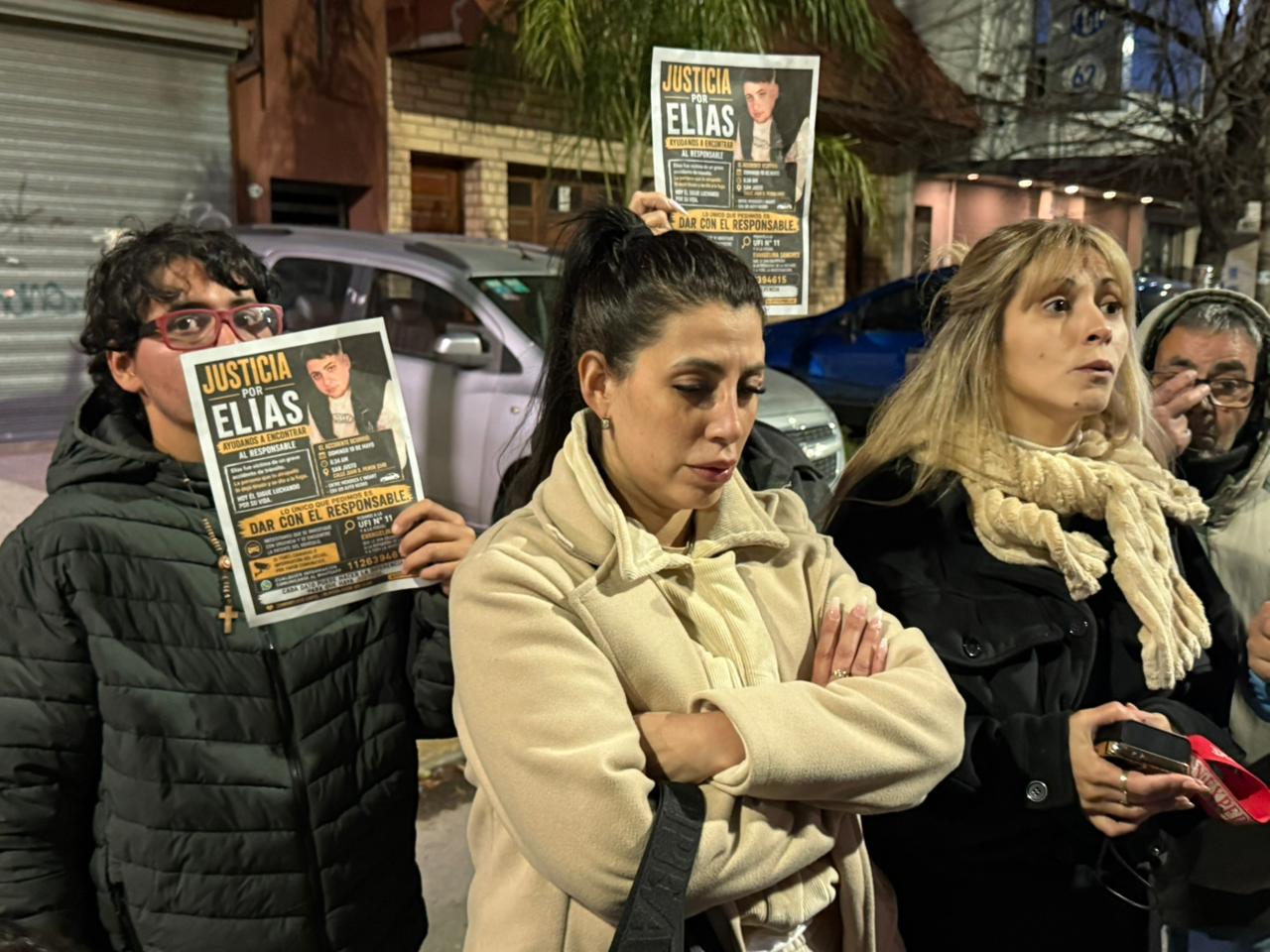 Manifestación frente al salón del Sindicato del calzado en San Justo