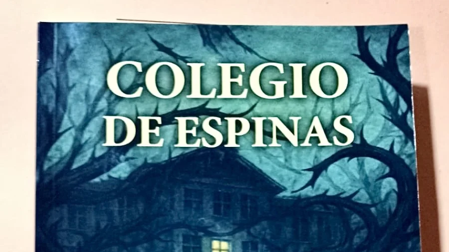 Portada del libro Colegio de Espinas de Mía Agostina Belastegui