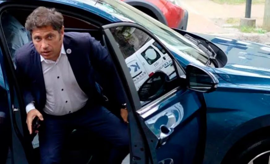 Axel Kicillof habla en un acto político en Ensenada