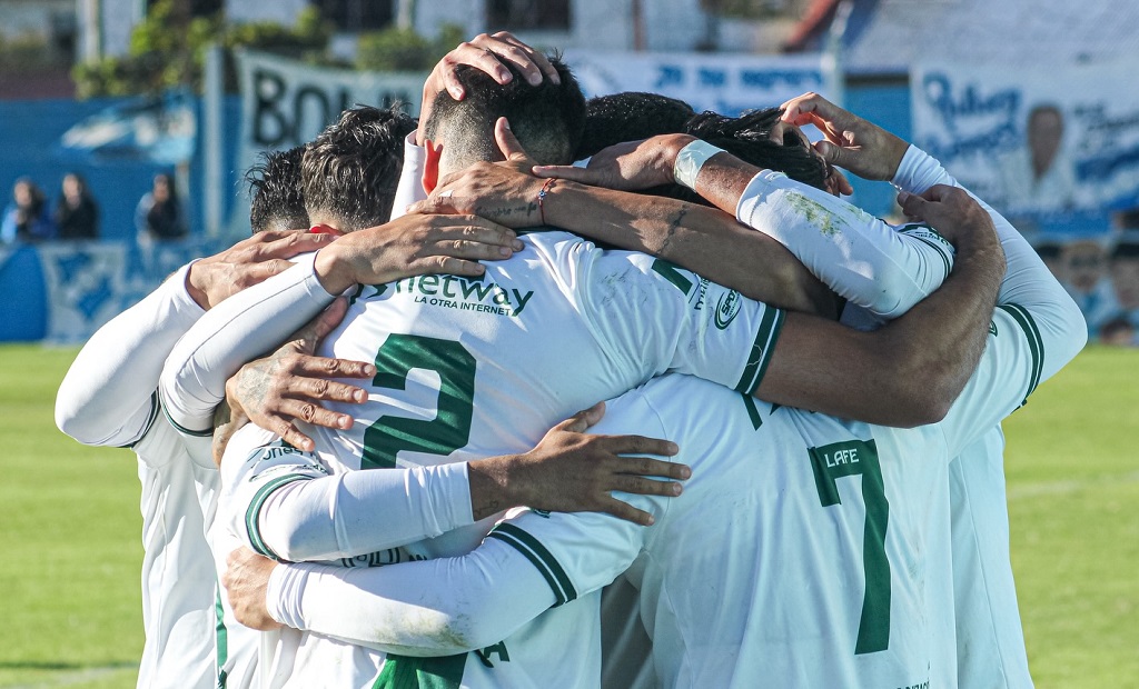 Escudo de Deportivo Laferrere sobre fondo verde