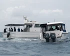 Cueva submarina en atolón de Maldivas