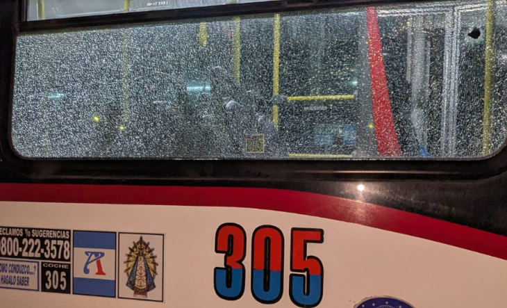 Colectivo de la línea 218 en la calle