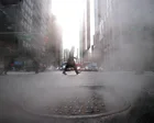 Quinta Avenida en Manhattan con tráfico nocturno