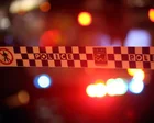 Policía acordonando una calle residencial en Canley Heights