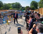 Construcción del nuevo salón de baile en la Casa Blanca con maquinaria pesada