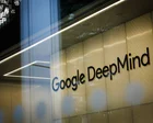 Logo de Google DeepMind en un edificio corporativo