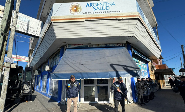 Fachada de una clínica clandestina en La Matanza durante un allanamiento