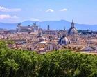 Edificio del British Council en Roma con banderas del Reino Unido e Italia
