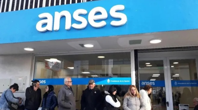 Logo de ANSES en un edificio