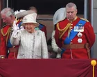 Retrato de la reina Isabel II con expresión seria