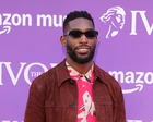 Tinie Tempah en la alfombra roja de los premios Ivor Novello