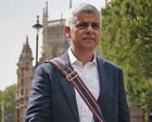 Sadiq Khan en una conferencia de prensa