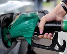 Estación de servicio en Gran Bretaña con precios de combustible visibles