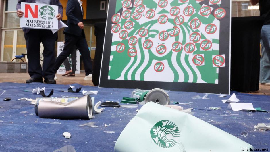 Logo de Starbucks en un local en Corea del Sur