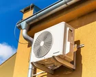 Unidad de aire acondicionado portátil en una habitación