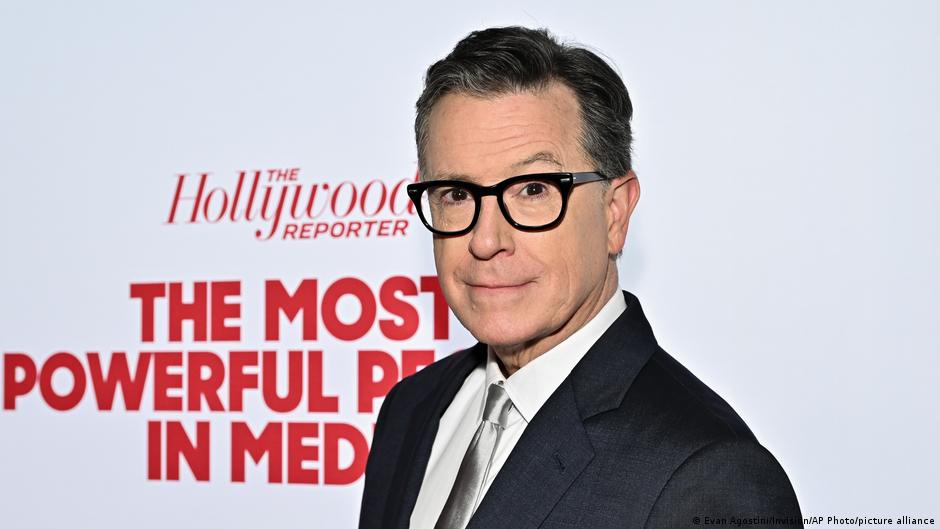 Stephen Colbert en el set de su programa nocturno