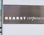 Trabajadores de diarios locales de Estados Unidos protestan frente a una sede de Hearst