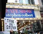 Stephen Colbert en el set de The Late Show durante su último episodio