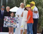 Papa León reunido con familias en la Terra dei Fuochi