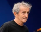 Alain Prost con su casco de Fórmula 1