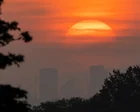 Termómetro marcando alta temperatura en Londres durante ola de calor